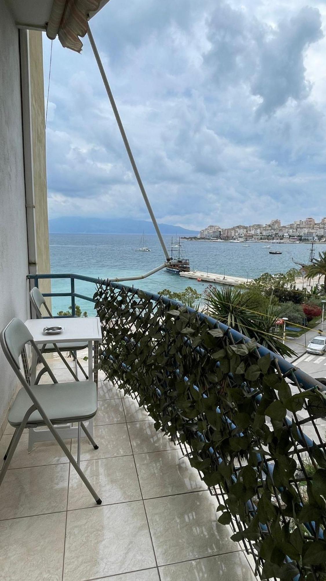 Sea Breeze Apartment Sarande Bagian luar foto