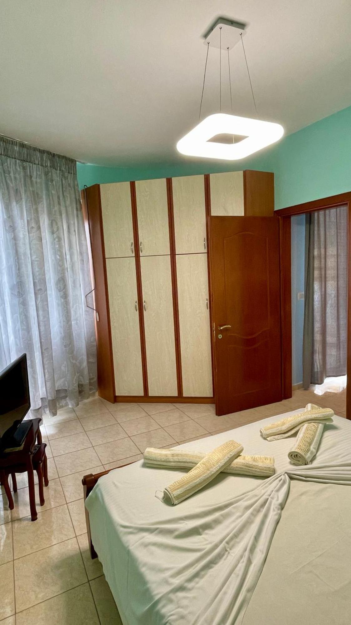 Sea Breeze Apartment Sarande Bagian luar foto
